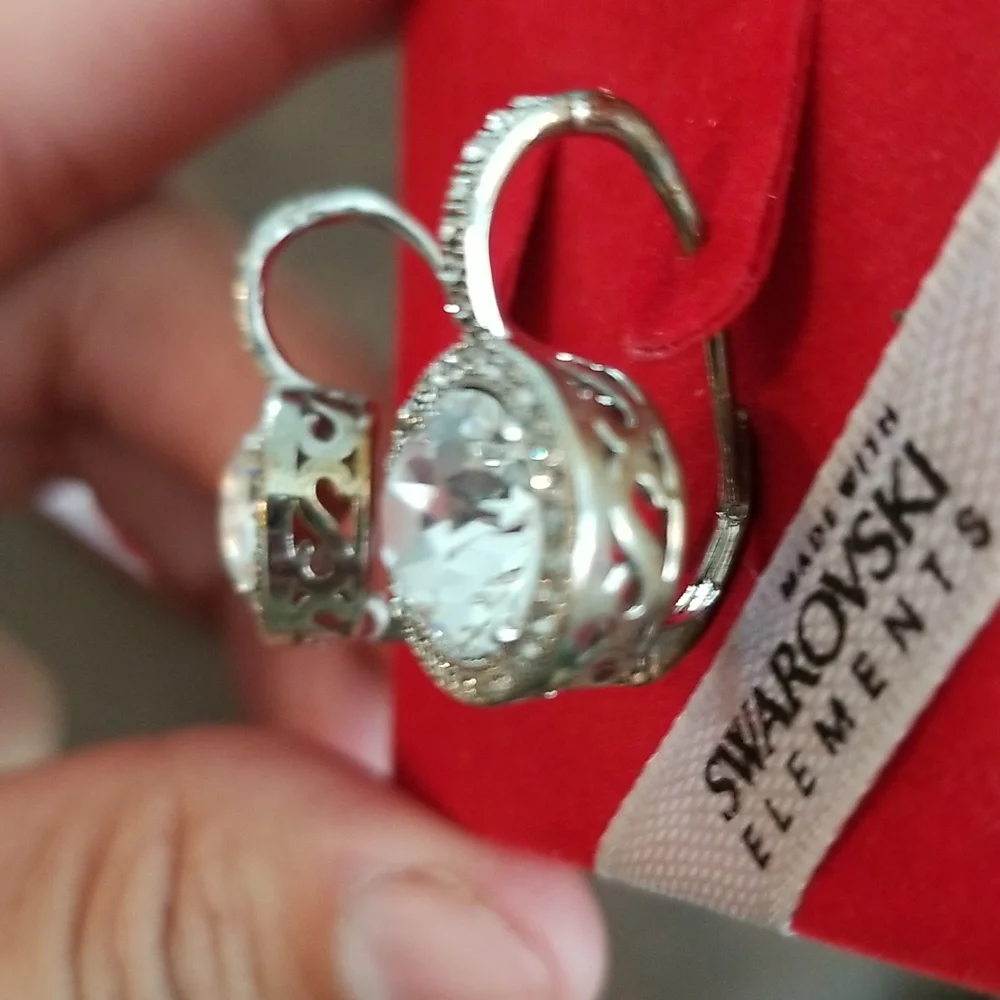 BRAND NEW Swarovski crystal earrings! - Picture 3 of 4
